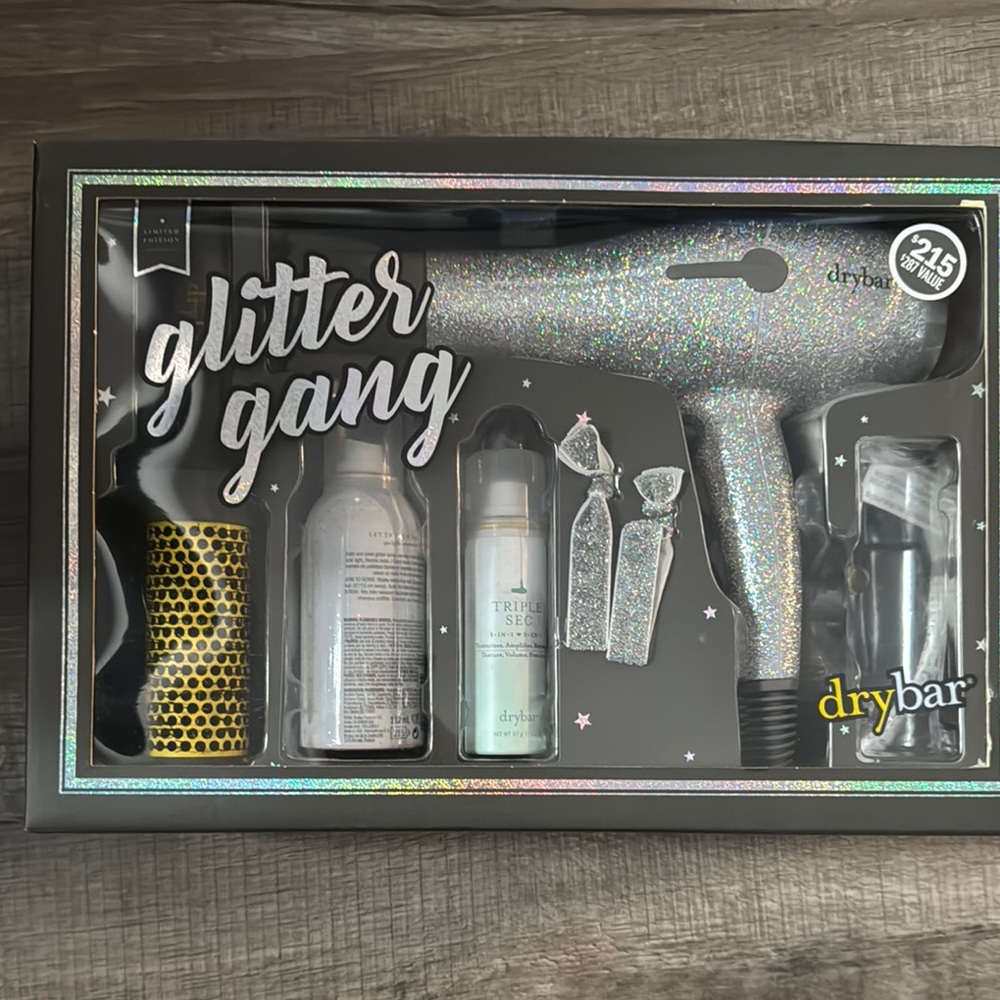 Drybar Silver Party Supplies Set